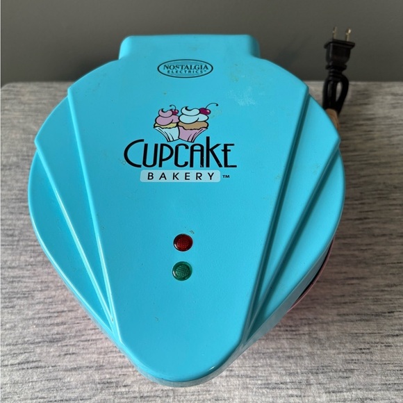Nostalgia mini cupcake maker. Working condition - Picture 1 of 4